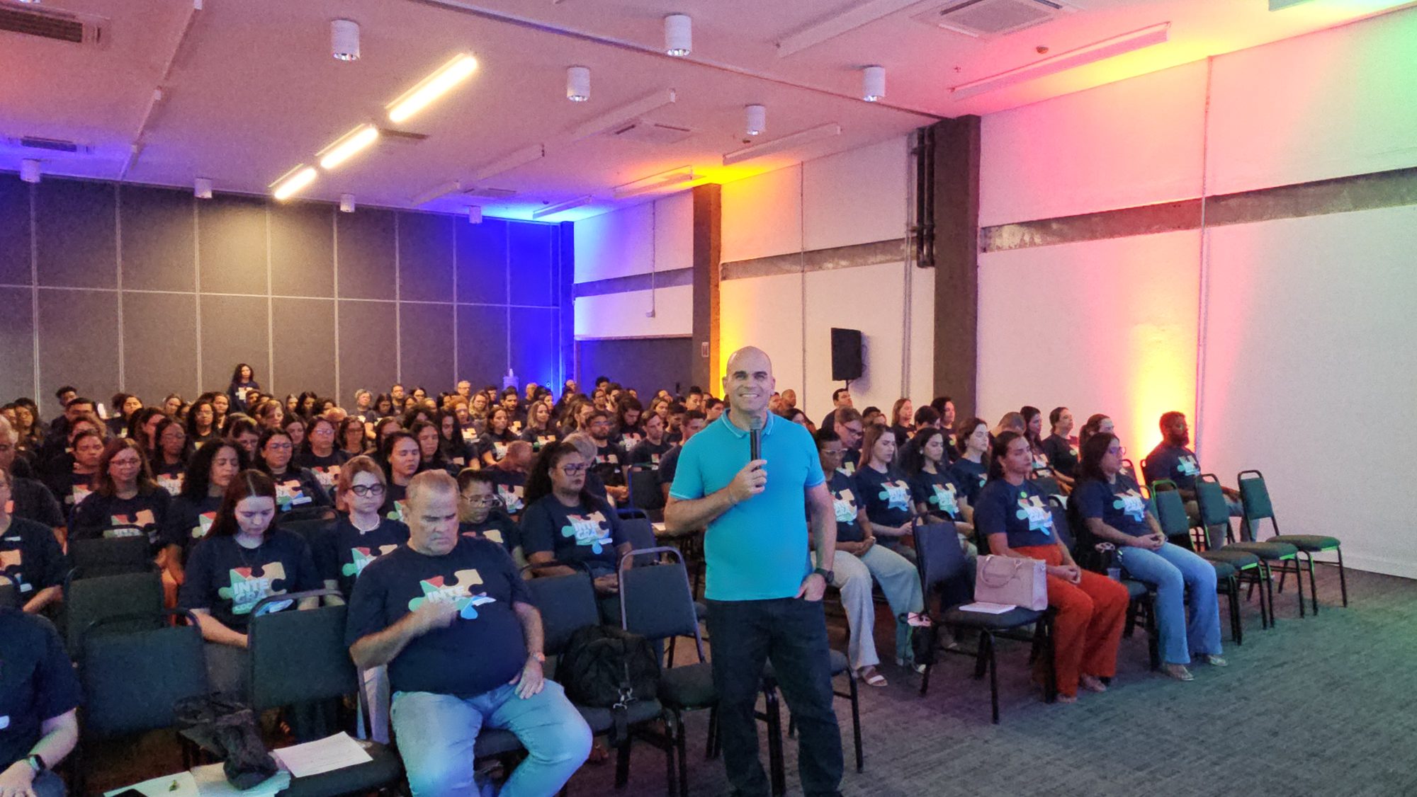 Felipe Lapa em palestra: Colégio Cognitivo, para 180 educadores