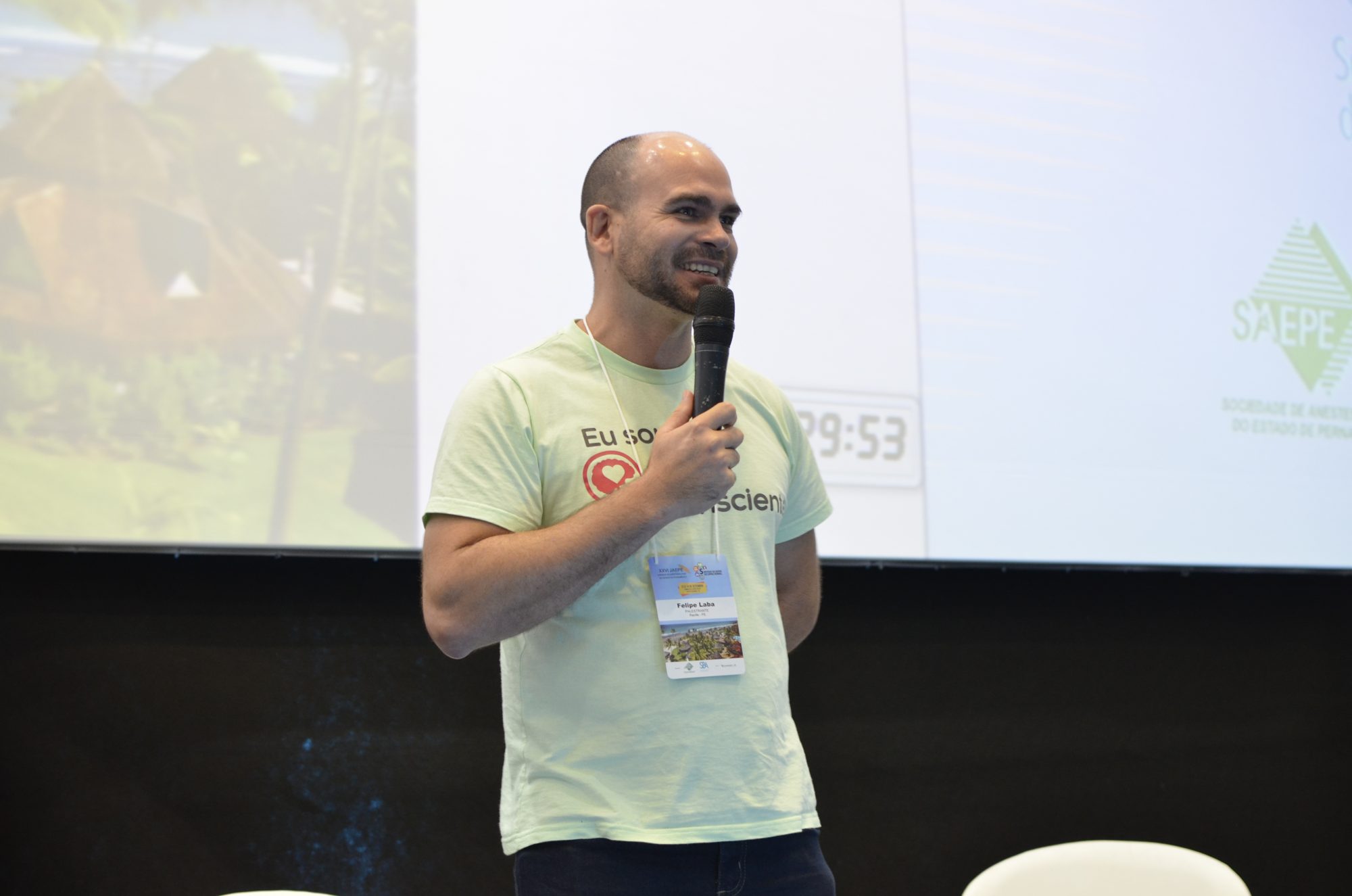 Felipe Lapa em palestra: Jornada de Anestesiologia (SAEPE): a palestra