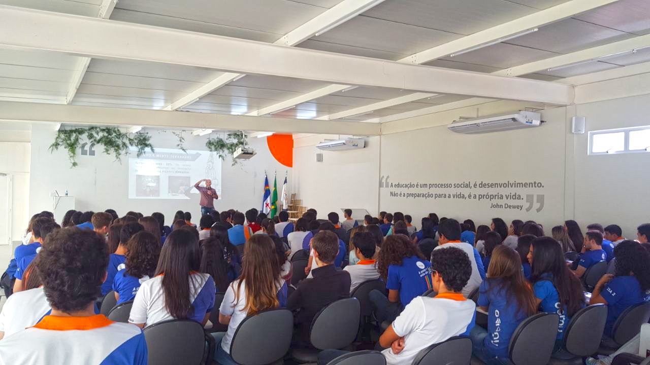 Felipe Lapa em palestra: Colégio Núcleo, para estudantes